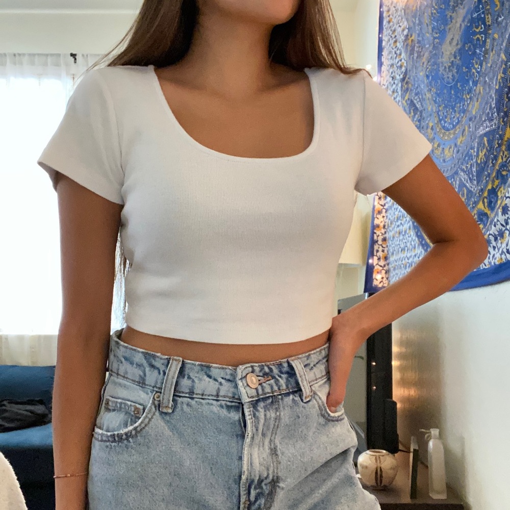 White crop top tee